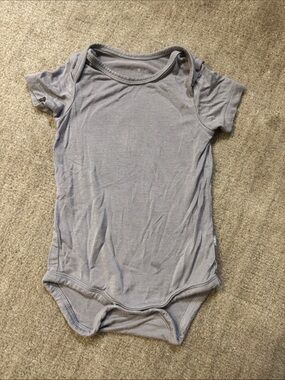 Kyte 3-6M onesie gray